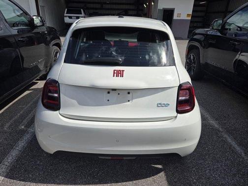 Glacier White 2024 FIAT 500e Base