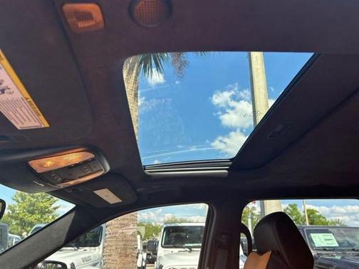 DB Black Crystal Clearcoat 2023 Dodge Durango R/T