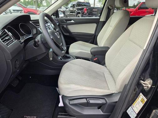 Deep Black Pearl Effect 2021 Volkswagen Tiguan 2.0T S
