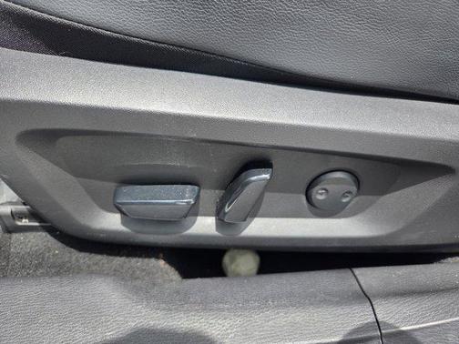 White 2024 Mitsubishi Outlander SEL