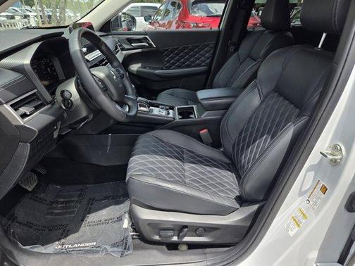 White 2024 Mitsubishi Outlander SEL
