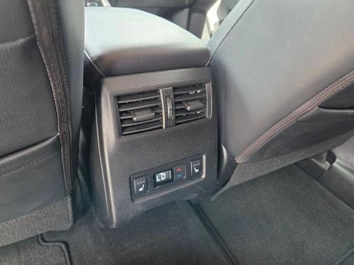White 2024 Mitsubishi Outlander SEL