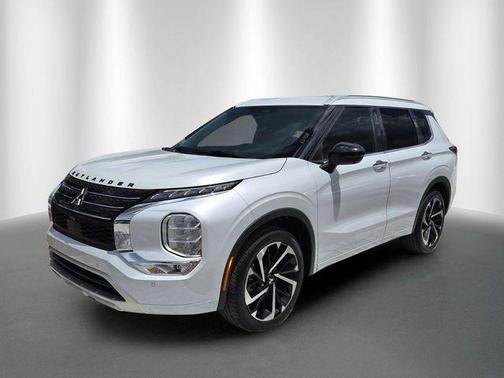 White 2024 Mitsubishi Outlander SEL
