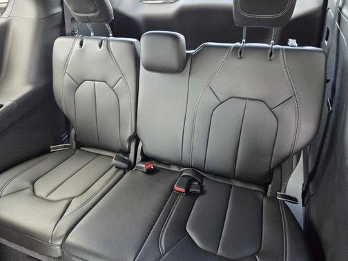 Silver Mist Clearcoat 2026 Chrysler Pacifica Select