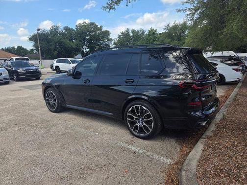 Black Sapphire Metallic 2025 BMW X7 xDrive40i