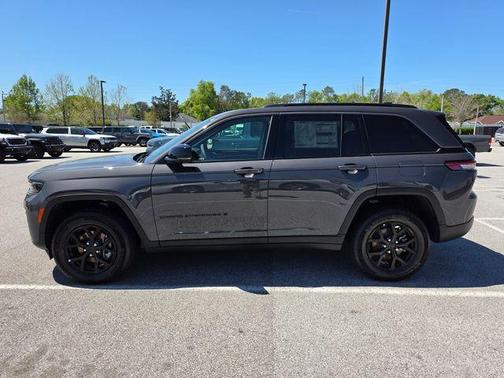 2026 Jeep Grand Cherokee Laredo