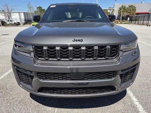 Metallic 2026 Jeep Grand Cherokee Laredo