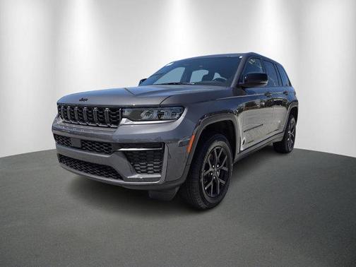 Metallic 2026 Jeep Grand Cherokee Laredo