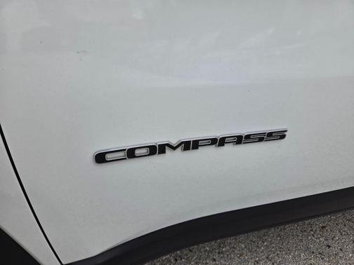 Bright White Clearcoat 2024 Jeep Compass Limited