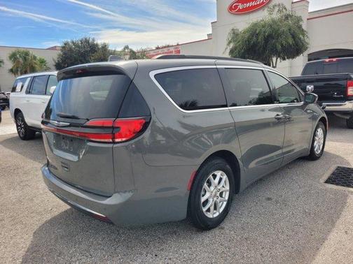 2022 Chrysler Pacifica Touring-L