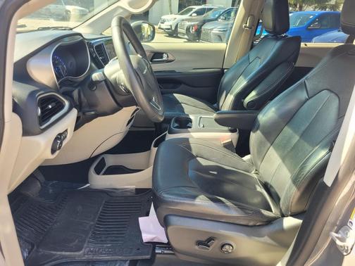 2022 Chrysler Pacifica Touring-L