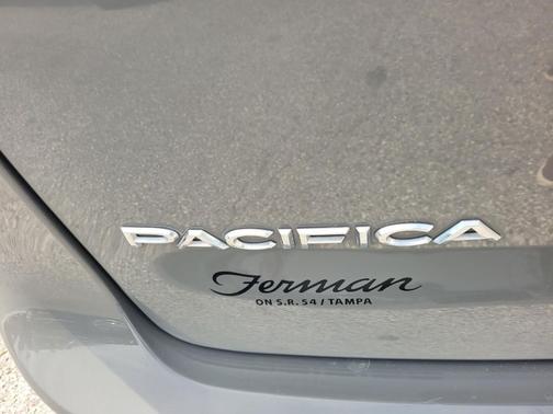 2022 Chrysler Pacifica Touring-L