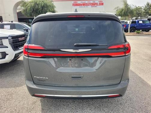 2022 Chrysler Pacifica Touring-L