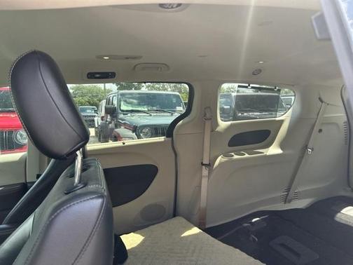 2022 Chrysler Pacifica Touring-L