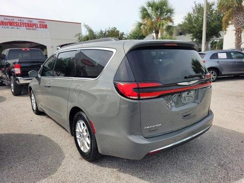 2022 Chrysler Pacifica Touring-L