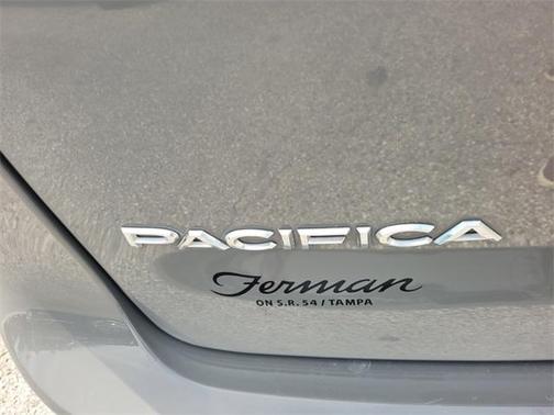 2022 Chrysler Pacifica Touring-L