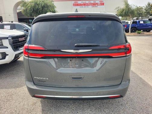 2022 Chrysler Pacifica Touring-L