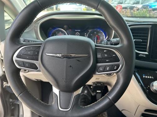 2022 Chrysler Pacifica Touring-L
