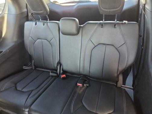 Silver Mist Clearcoat 2026 Chrysler Pacifica Select