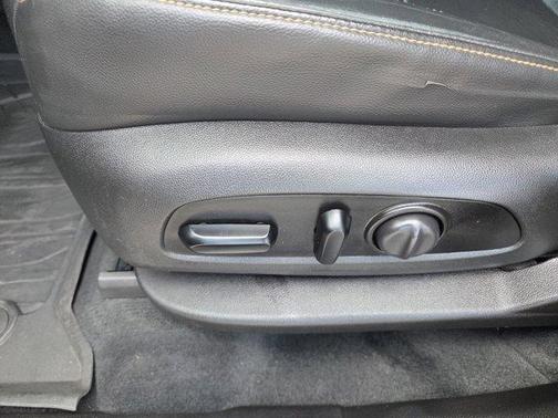 Mosaic Black Metallic 2021 Chevrolet Traverse RS