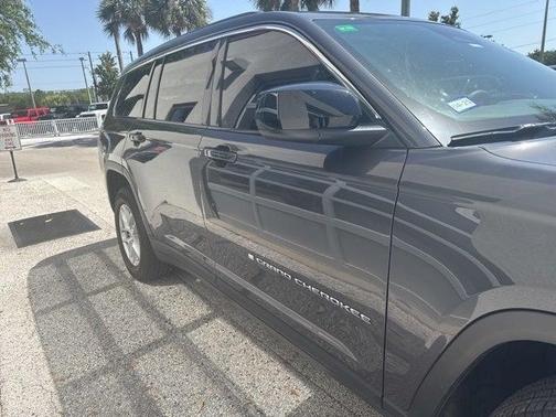 2023 Jeep Grand Cherokee L Laredo 4x4
