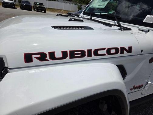 Bright White Clearcoat 2026 Jeep Gladiator Rubicon