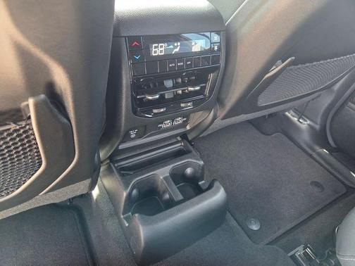 Silver Zynith 2025 Jeep Grand Cherokee L Laredo