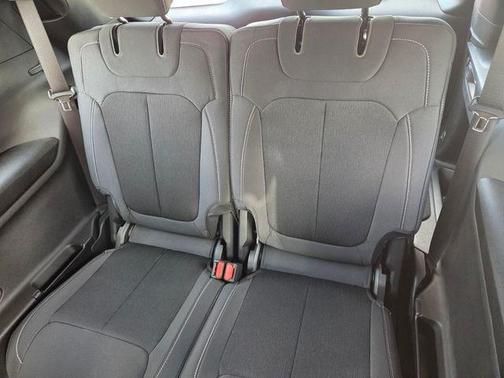 Silver Zynith 2025 Jeep Grand Cherokee L Laredo