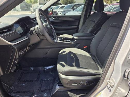 Silver Zynith 2025 Jeep Grand Cherokee L Laredo