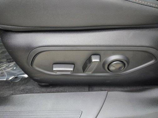 Silver Zynith Clearcoat 2026 Jeep Cherokee Overland