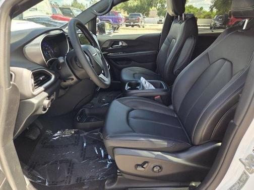 Bright White Clearcoat 2026 Chrysler Voyager LX
