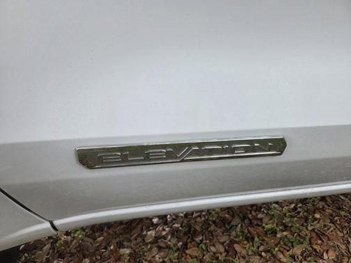 Summit White 2023 GMC Canyon Elevation