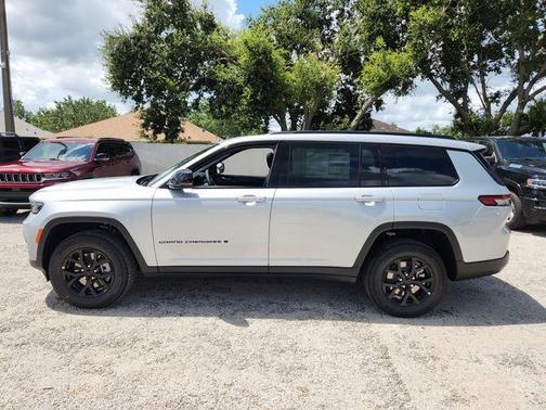 2025 Jeep Grand Cherokee L Laredo