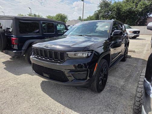 Diamond Black 2025 Jeep Grand Cherokee Laredo