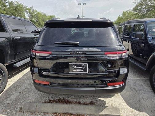 Diamond Black 2025 Jeep Grand Cherokee Laredo