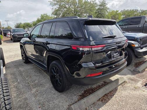Diamond Black 2025 Jeep Grand Cherokee Laredo