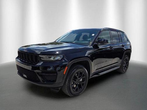 Diamond Black 2025 Jeep Grand Cherokee Laredo