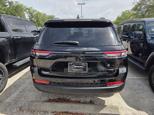 Diamond Black 2025 Jeep Grand Cherokee Laredo