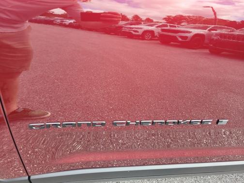 2025 Jeep Grand Cherokee Laredo