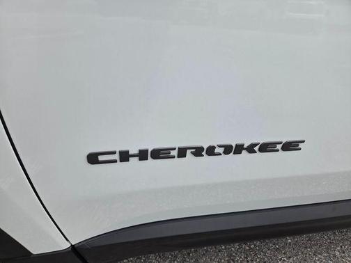 Bright White Clearcoat 2026 Jeep Cherokee LAREDO/LIMITED