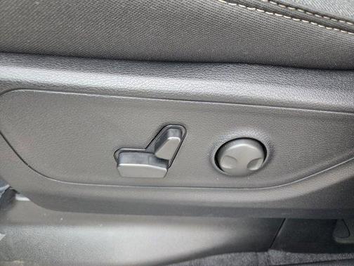 Bright White Clearcoat 2026 RAM 1500 Big Horn/Lone Star