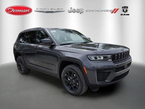 Metallic 2026 Jeep Grand Cherokee Laredo