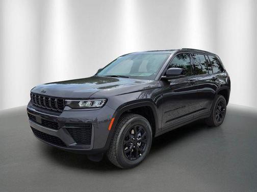 Metallic 2026 Jeep Grand Cherokee Laredo