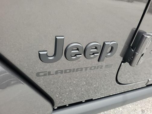 2026 Jeep Gladiator Sport