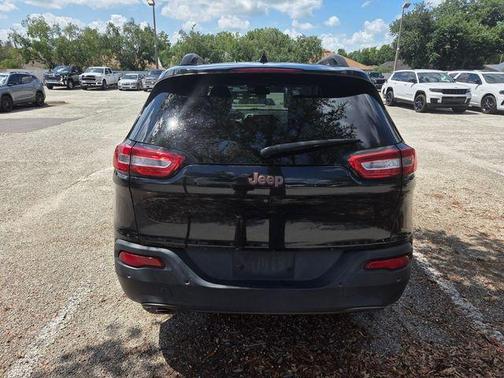 Brilliant Black Crystal Pearlcoat 2016 Jeep Cherokee Latitude