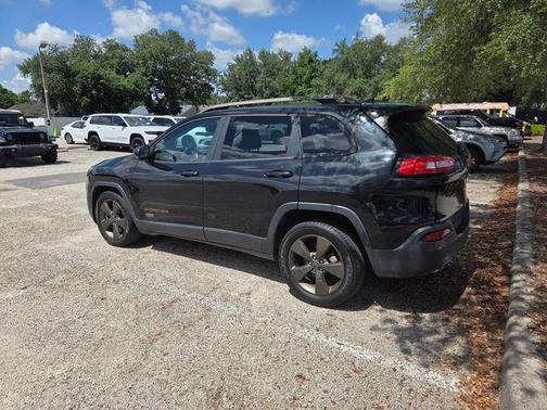 Brilliant Black Crystal Pearlcoat 2016 Jeep Cherokee Latitude