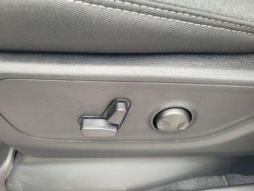 Bright White Clearcoat 2026 RAM 1500 Big Horn/Lone Star