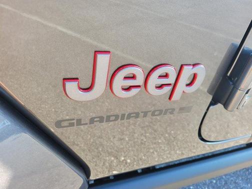 Granite Crystal Clearcoat Metallic 2026 Jeep Gladiator Rubicon