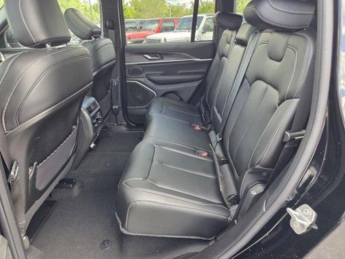 Diamond Black 2026 Jeep Grand Cherokee Limited