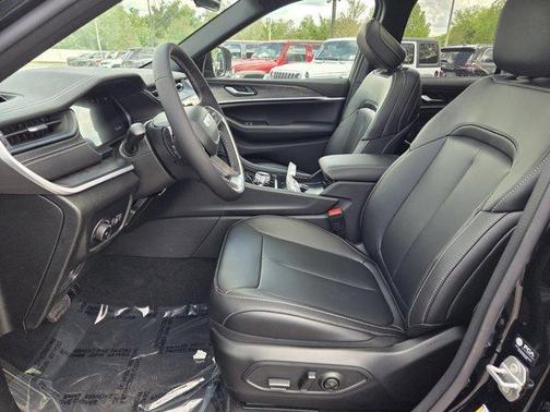 Diamond Black 2026 Jeep Grand Cherokee Limited